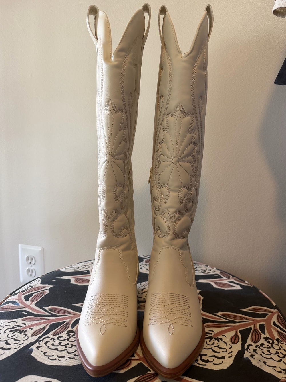 Women's Cream Western Knee-High Boots Size 6
